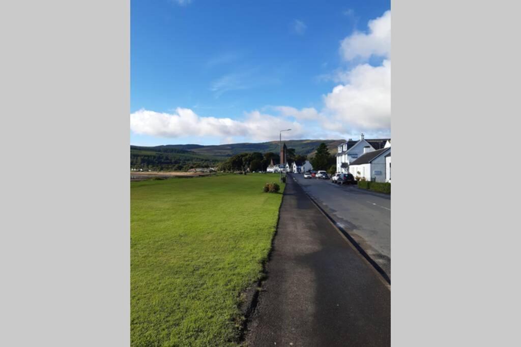 Cosy With Sea Views Close To Local Shops. Appartamento Lamlash