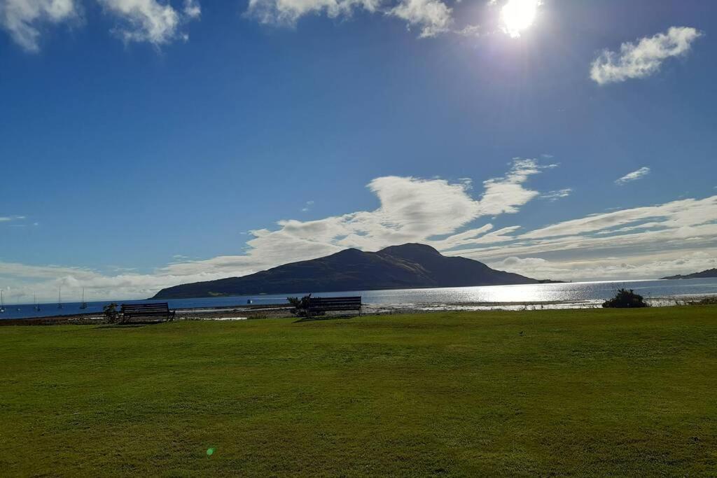 Cosy With Sea Views Close To Local Shops. * Lamlash